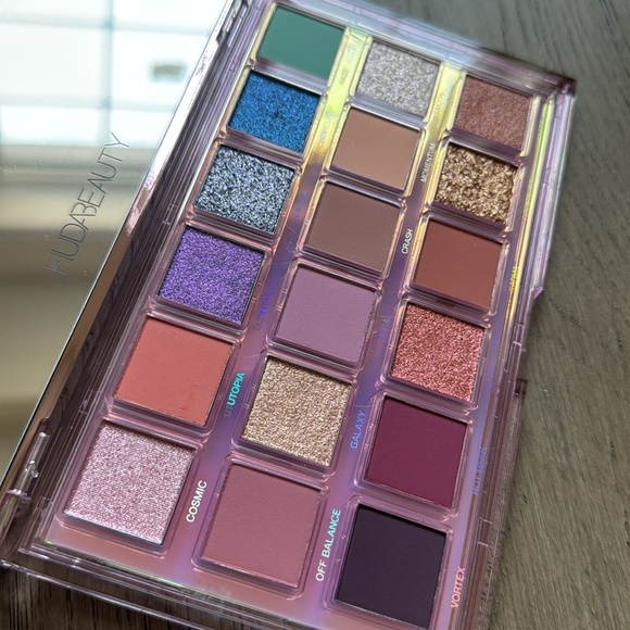 🆕 HUDA MERCURY RETROGRADE PALETTE - Picture 2 of 3